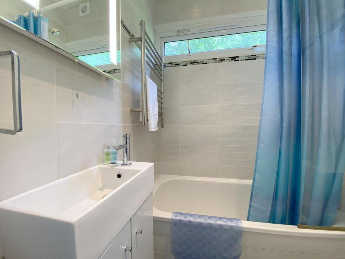 Pass The Keys Gower Beach Staycation Caswell Bay - Sleeps 4 Swansea Exterior photo